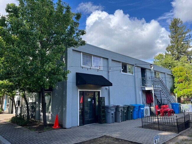 Building Photo - 225 N Cloverdale Blvd