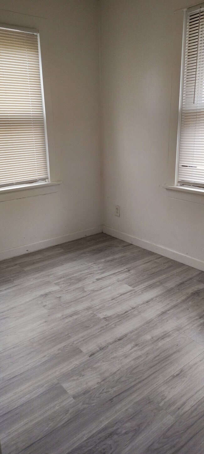 Building Photo - 701 Pemberton Pl