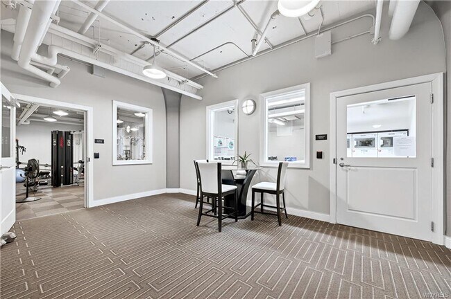 Building Photo - 2917 Main St