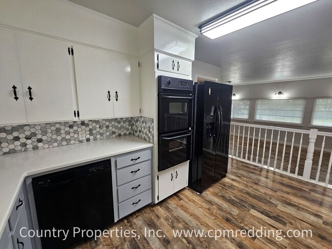 Building Photo - Renovated Gated House on an Acre with Detached Shop in Cottonwood!