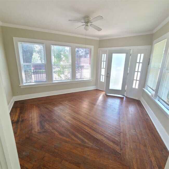 Building Photo - 4414 Woodside St