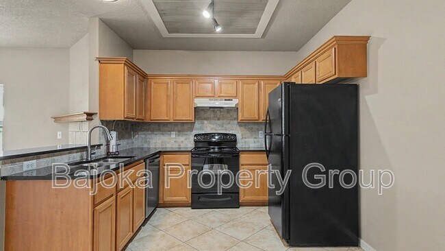 Building Photo - 43018 Burlington Dr