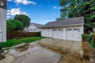 Building Photo - 77 Columbia - Lower Pky