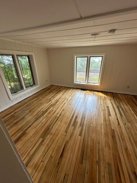 Building Photo - 1138 E Shore Dr
