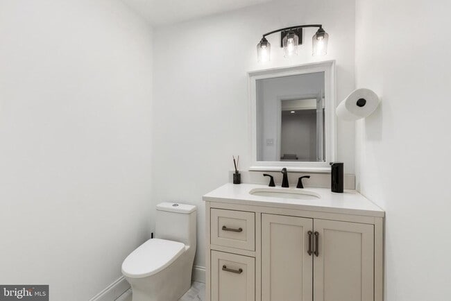 Building Photo - 9830 Meadow Valley Dr