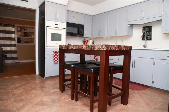 Building Photo - 2100 Johnson St