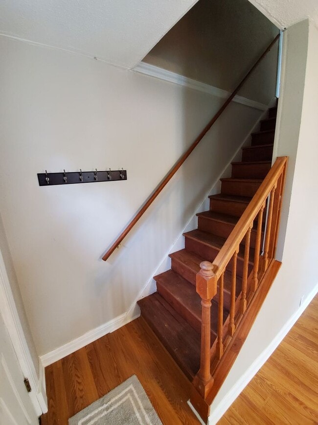 Building Photo - 4 Bedroom 1 Bath Home