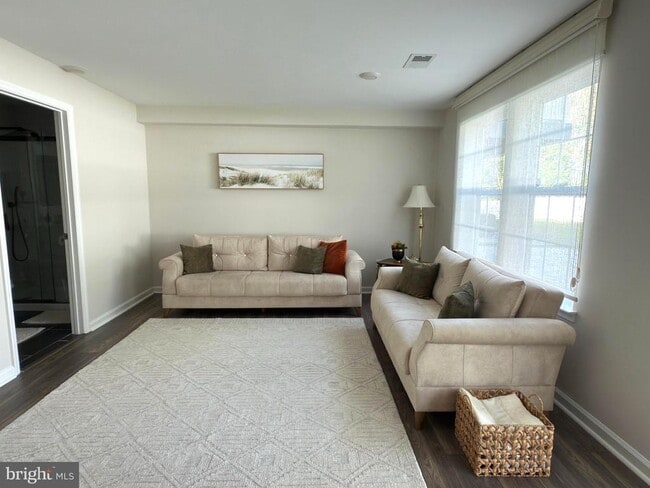 Building Photo - 1 Autumn Park Blvd