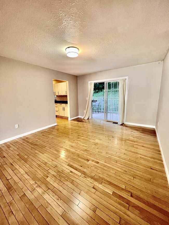 Building Photo - 229 Palisades Dr