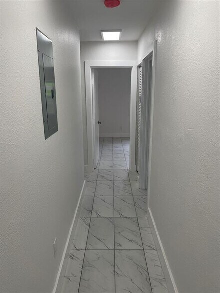 Building Photo - 1131 NW 15th Ct