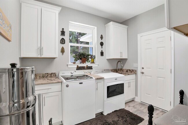 Building Photo - 5771 Red Cedar St
