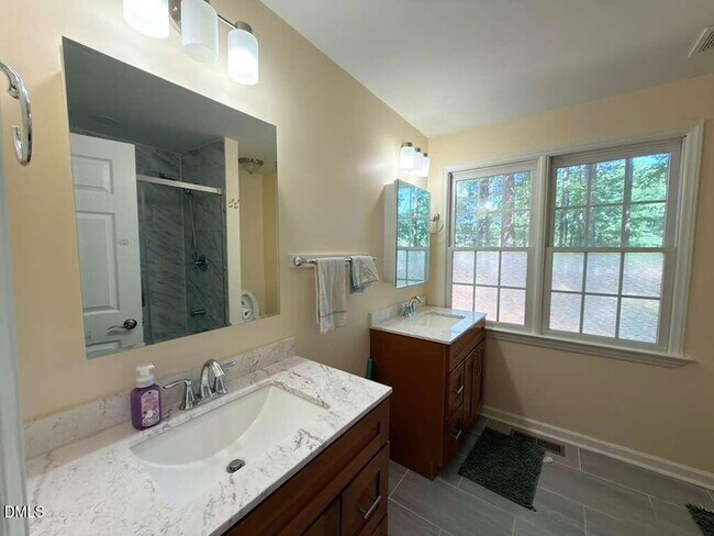 Building Photo - 109 E Seve Ct