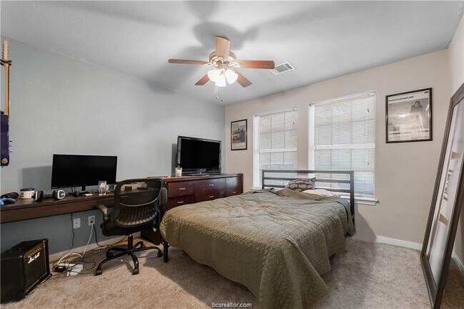 Building Photo - 807 Pasler St