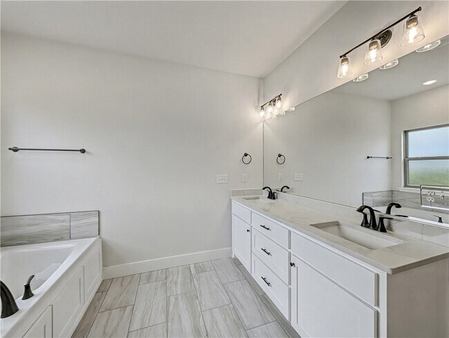 Building Photo - 6807 SW Basswood Ave