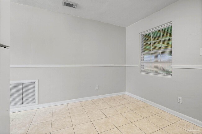 Building Photo - 835 S Madison Dr