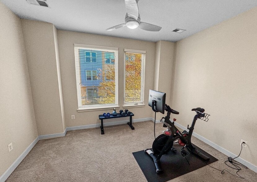 Building Photo - 5610 45th Ave