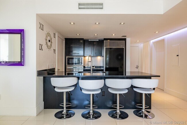 Building Photo - 475 Brickell Ave