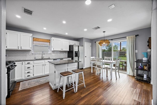 Building Photo - 408 Shep St