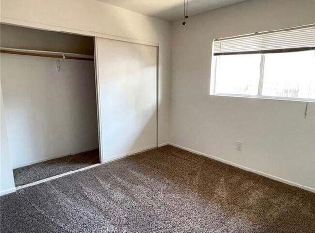 Building Photo - Cute and cozy 2 bedroom 1 bath