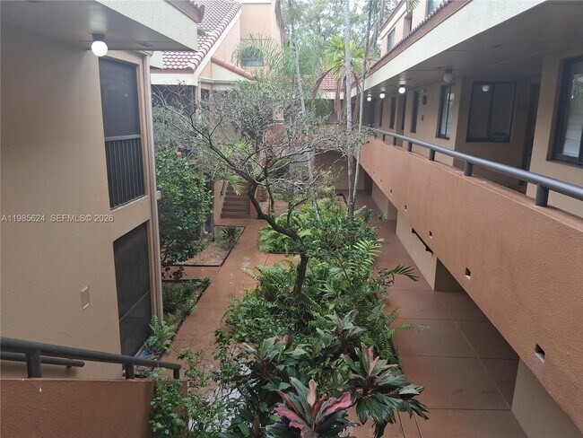 Building Photo - 15495 N Miami Lakeway