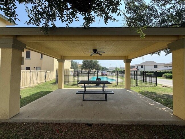 Building Photo - Ranchway Condominiums