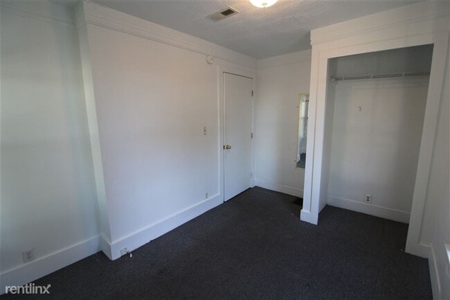 Building Photo - 809 S Division St