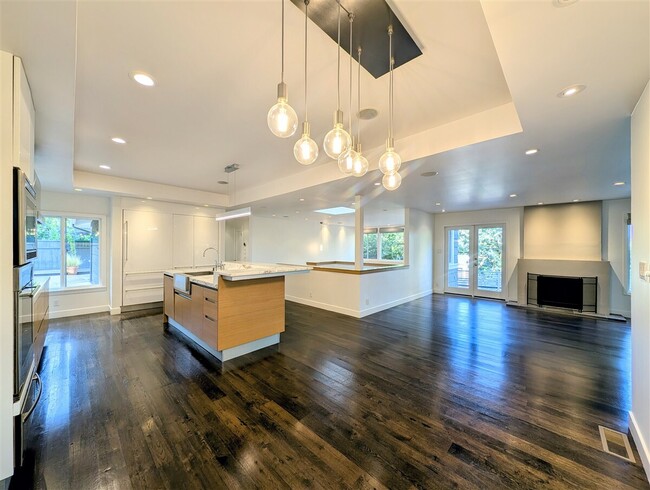 Building Photo - 10 Idalia Ct
