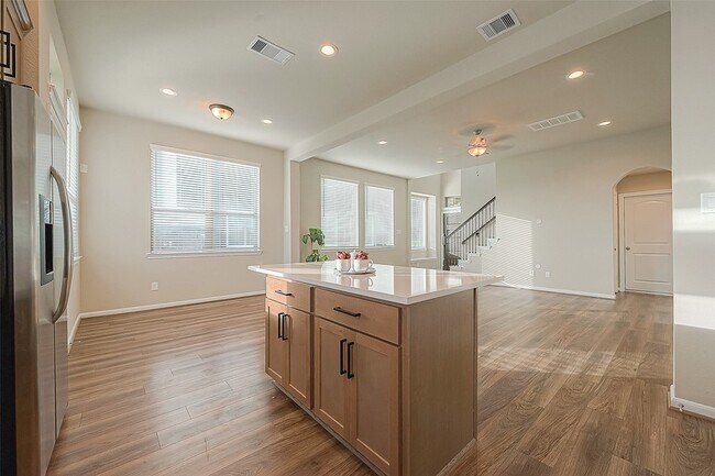 Building Photo - 8700 Laurel Crest Dr
