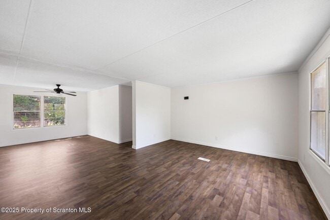 Building Photo - 720 Edgebrook Dr