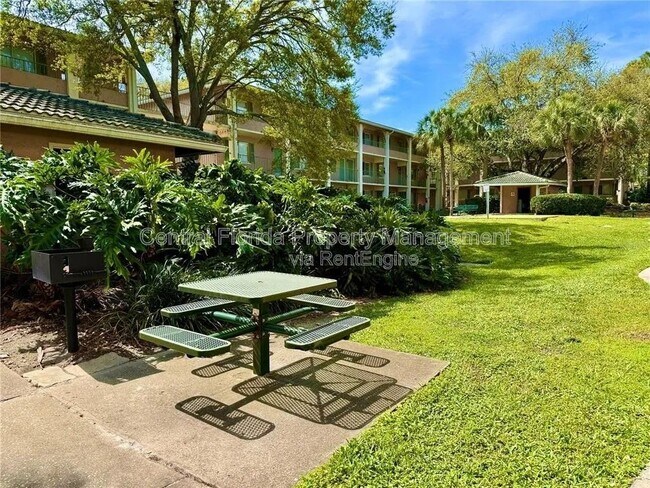 Building Photo - 120 Blue Pointe Way