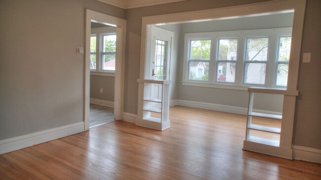 Building Photo - 2865 N Frederick Ave