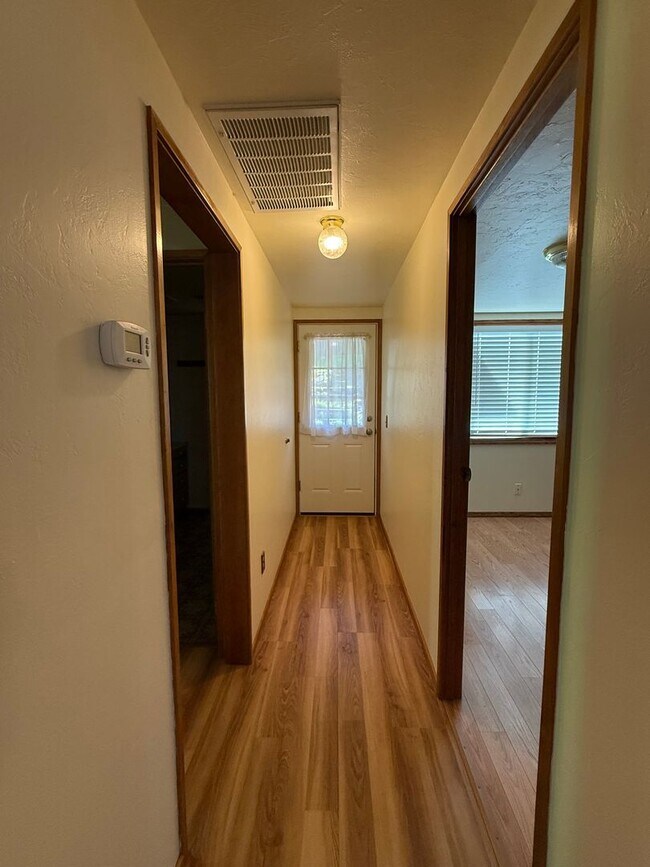 Building Photo - Cute Ashland Cottage | Two bedroom, two bath home | Available Now