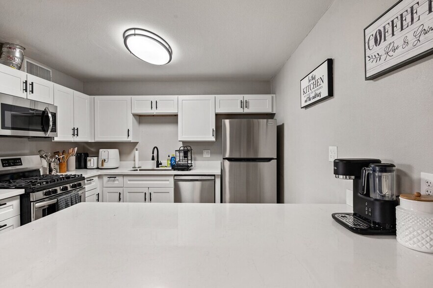 Building Photo - 4102 W Virginia Ave