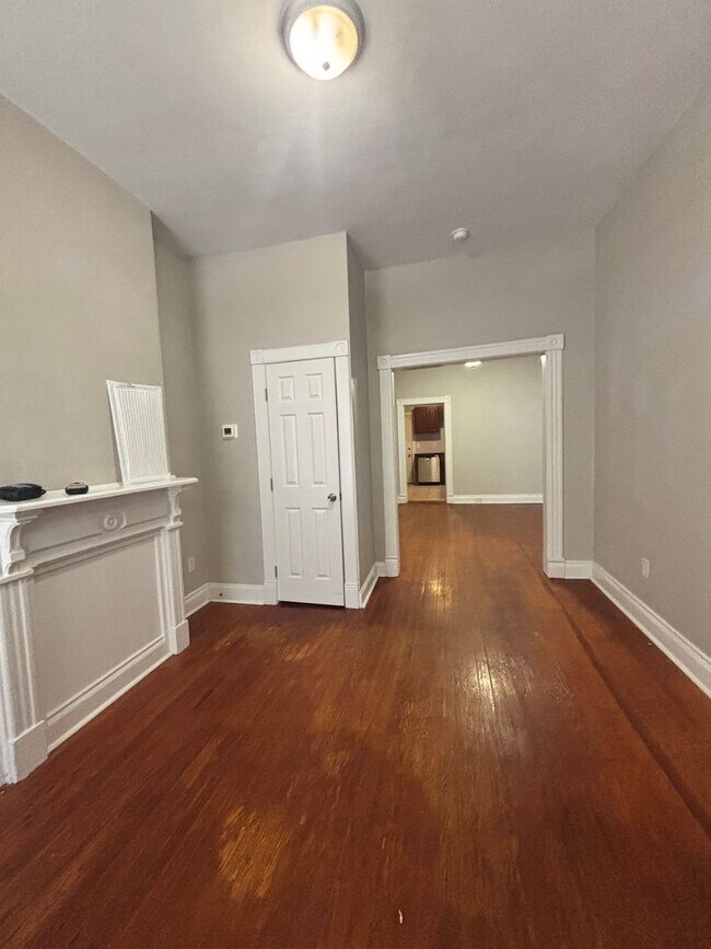 Building Photo - Well Kept 3 Bedroom 1.5 Bathroom Duplex Located in Historic Port Norfolk