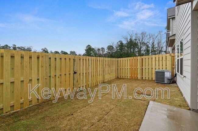 Building Photo - 563 Yuma Ln