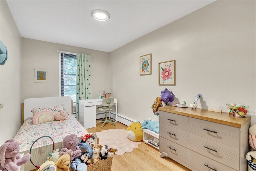 Building Photo - 38 Juniper St