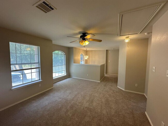 Building Photo - 1917 White Oak Cir