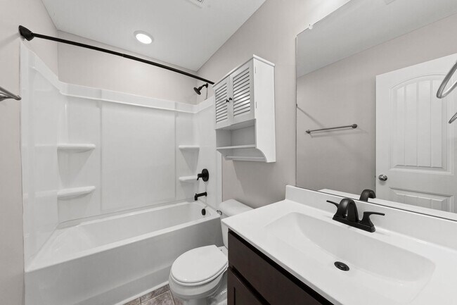 Building Photo - Gorgeous End Unit Townhome for Rent!!