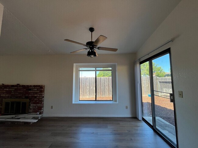 Building Photo - 309 Oak Meadow Ln