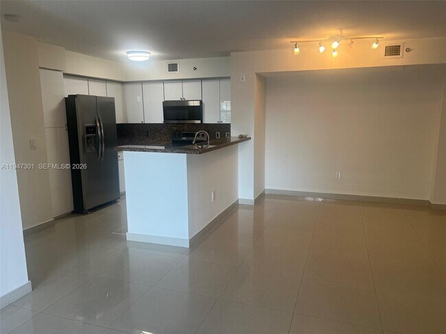 Building Photo - 19555 E Country Club Dr