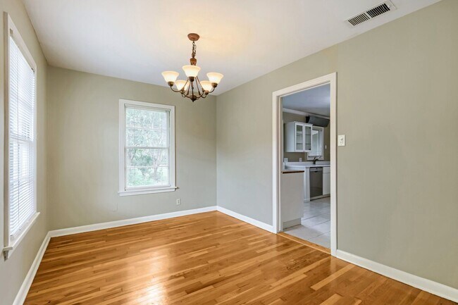 Building Photo - 1402 Cullen Ave