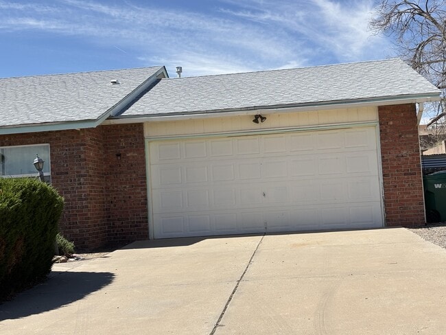 Primary Photo - 755 Amethyst Dr NE