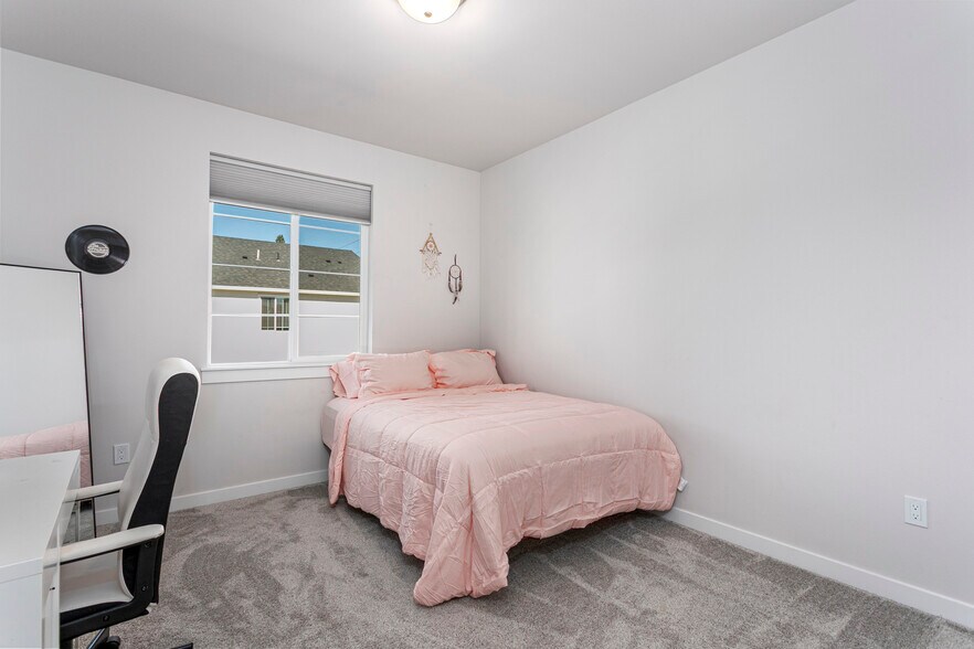 Building Photo - 6533 SW Lupine Ln