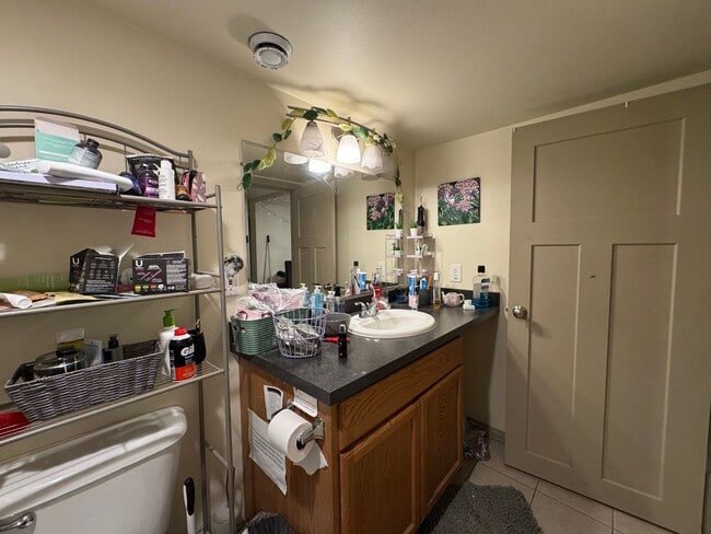 Building Photo - 7 Bed 2.5 Bath House - Near WWU