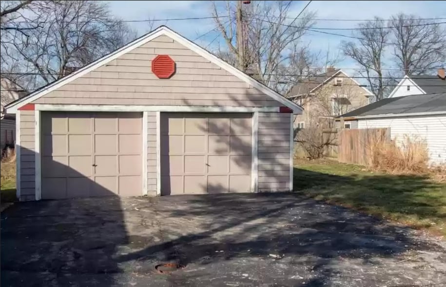 Building Photo - 14744 Athens Ave