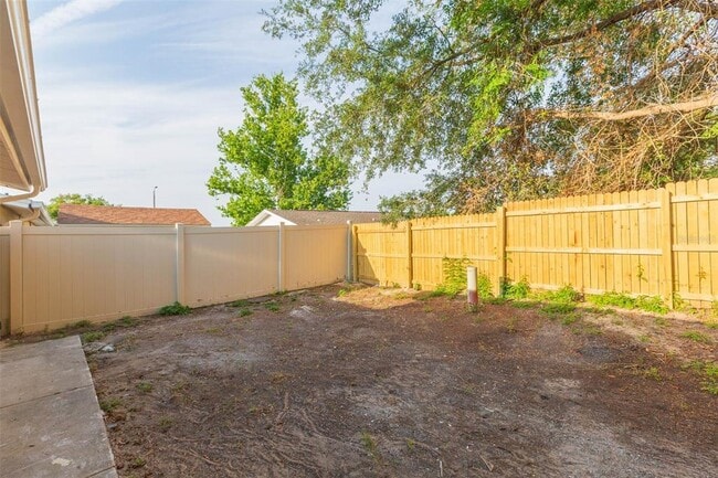 Building Photo - 11034 Tamarix Ave