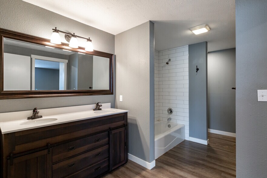 Building Photo - 3507 E 57th Ave