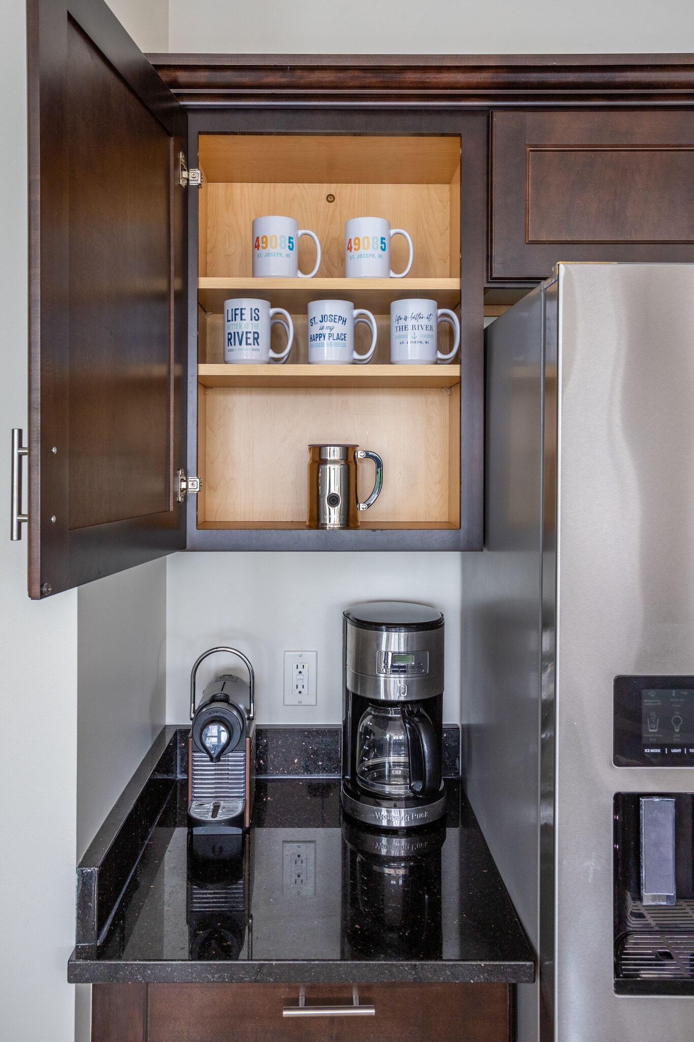 Open Kitchen w/ High-End Appliances & Counter Seating - 1221 Broad St