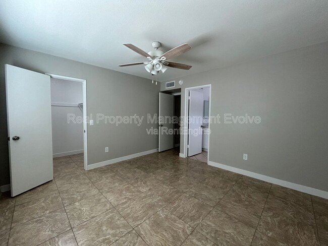 Building Photo - 3416 S Westfall Ave