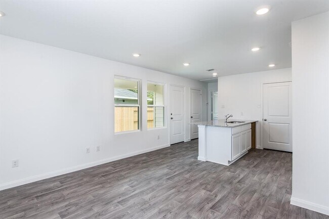 Building Photo - 12066 William Trails Cir